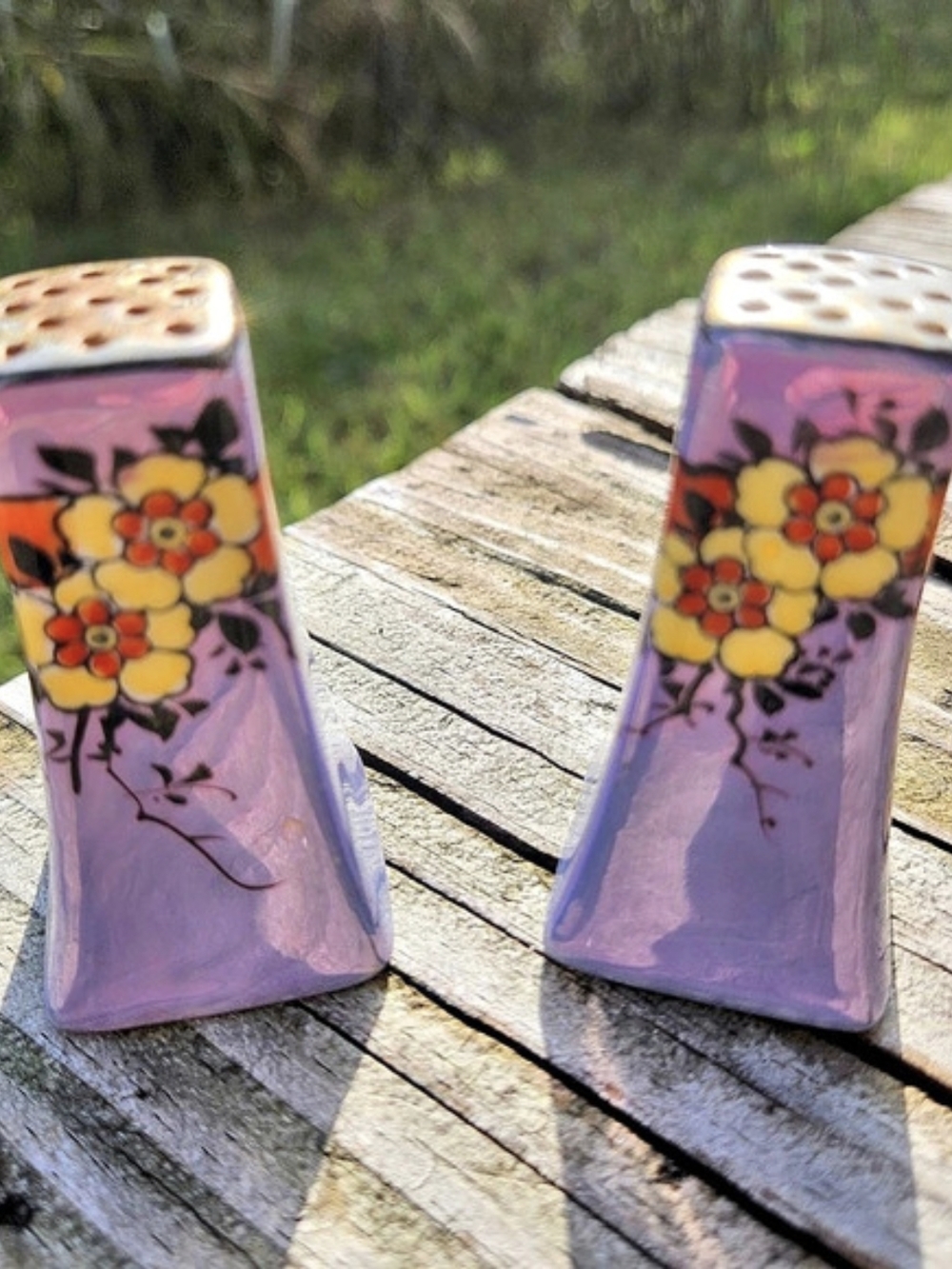 Vintage Japanese Hand Painted Purple Lustreware Salt & Pepper Shakers Gold Gilt